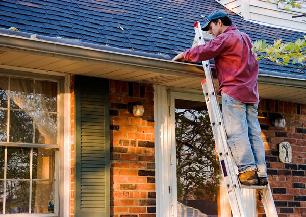 A Homeowner's Easy Roof Maintenance Checklist